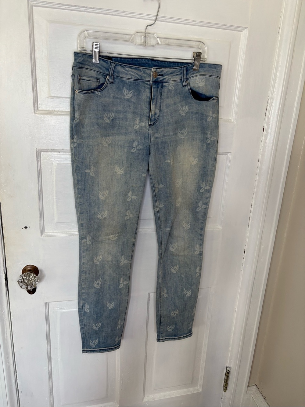 Armani Exchange Super Skinny Capri Jeans With Light Blue Floral-Print